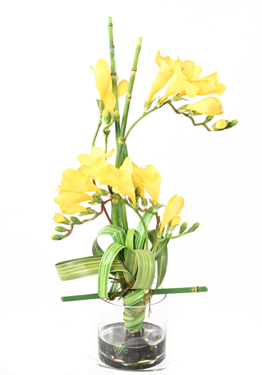 Композиция "Жълта фрезия"